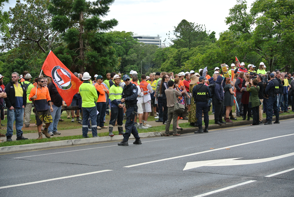 Golden Dawn supporters chased out of CBD