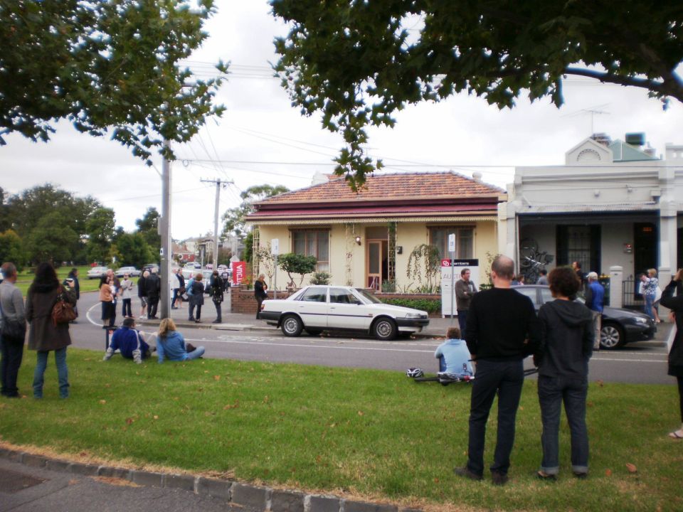 House prices stall, units feel the pinch