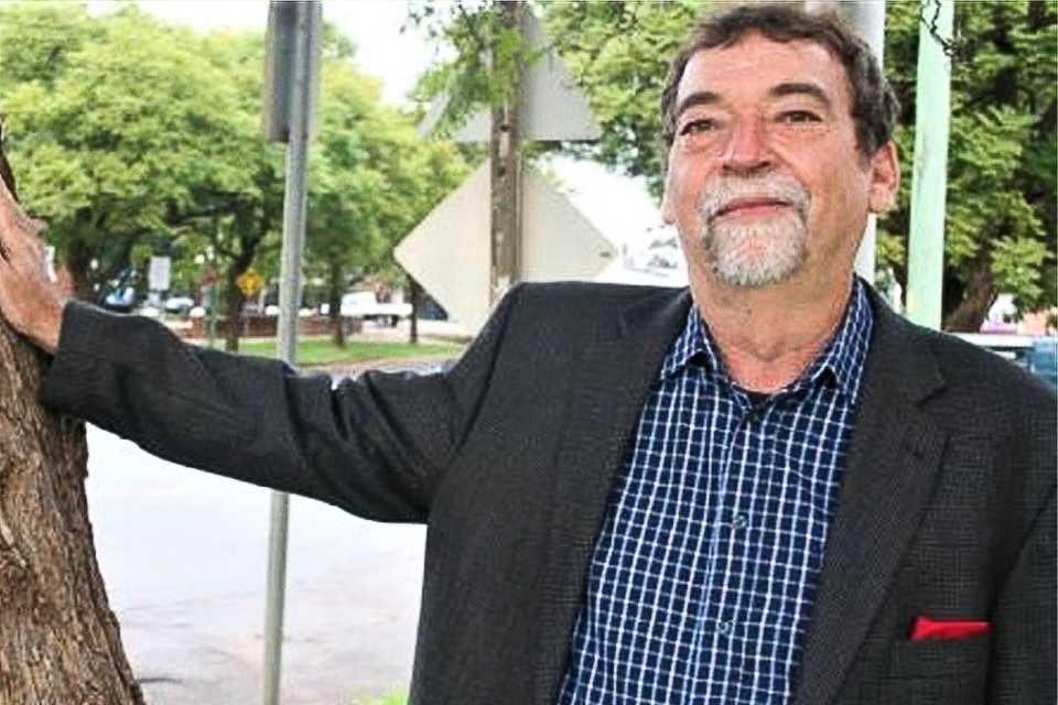Independent candidate calls out treatment of rival by Murdoch Press