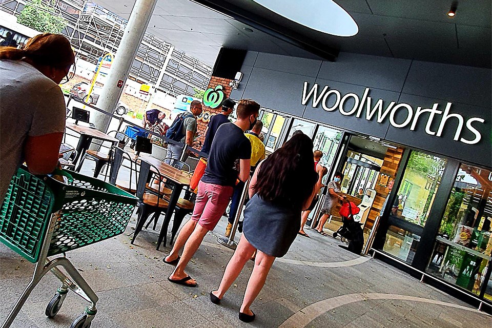 Woolworths reinstates product limits across greater Brisbane amid lockdown
