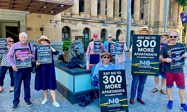 Kangaroo Point residents call for council to fight development application in court