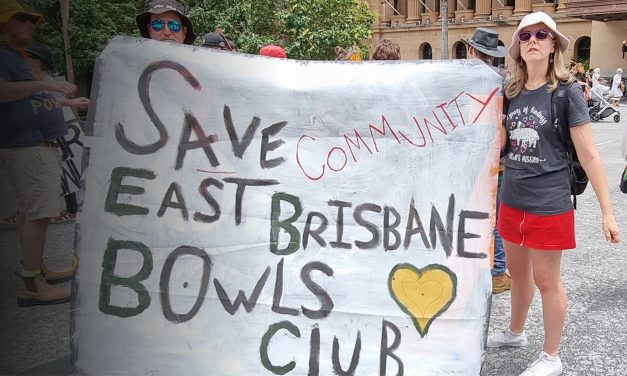 “Save our Bowlo” | Residents take their fight for East Brisbane Bowlo to City Hall