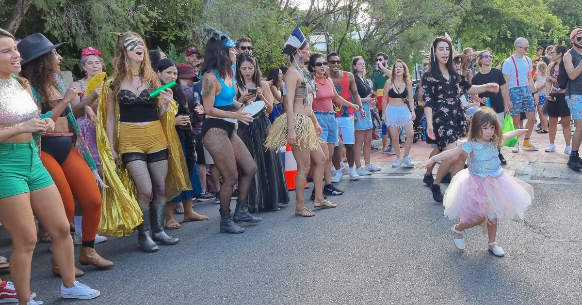 The Irrepressible Forbes Street Gig.